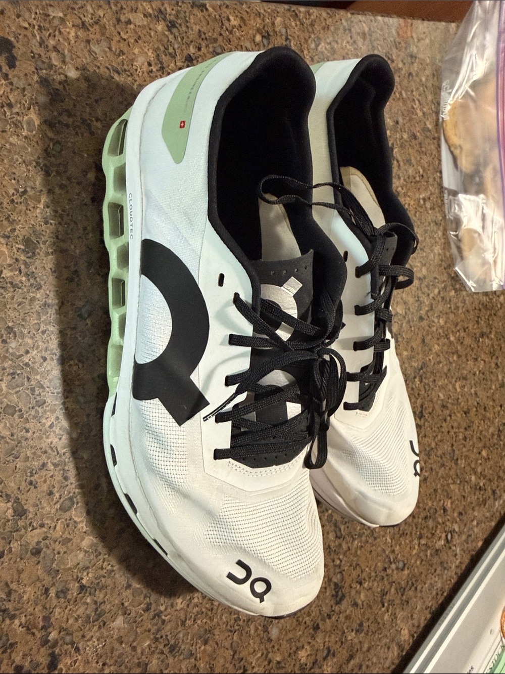 Oncloud women’s Sneakers in White, Black and Mint
